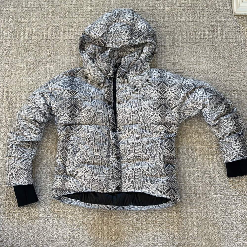 Varley women’s puffer jacket